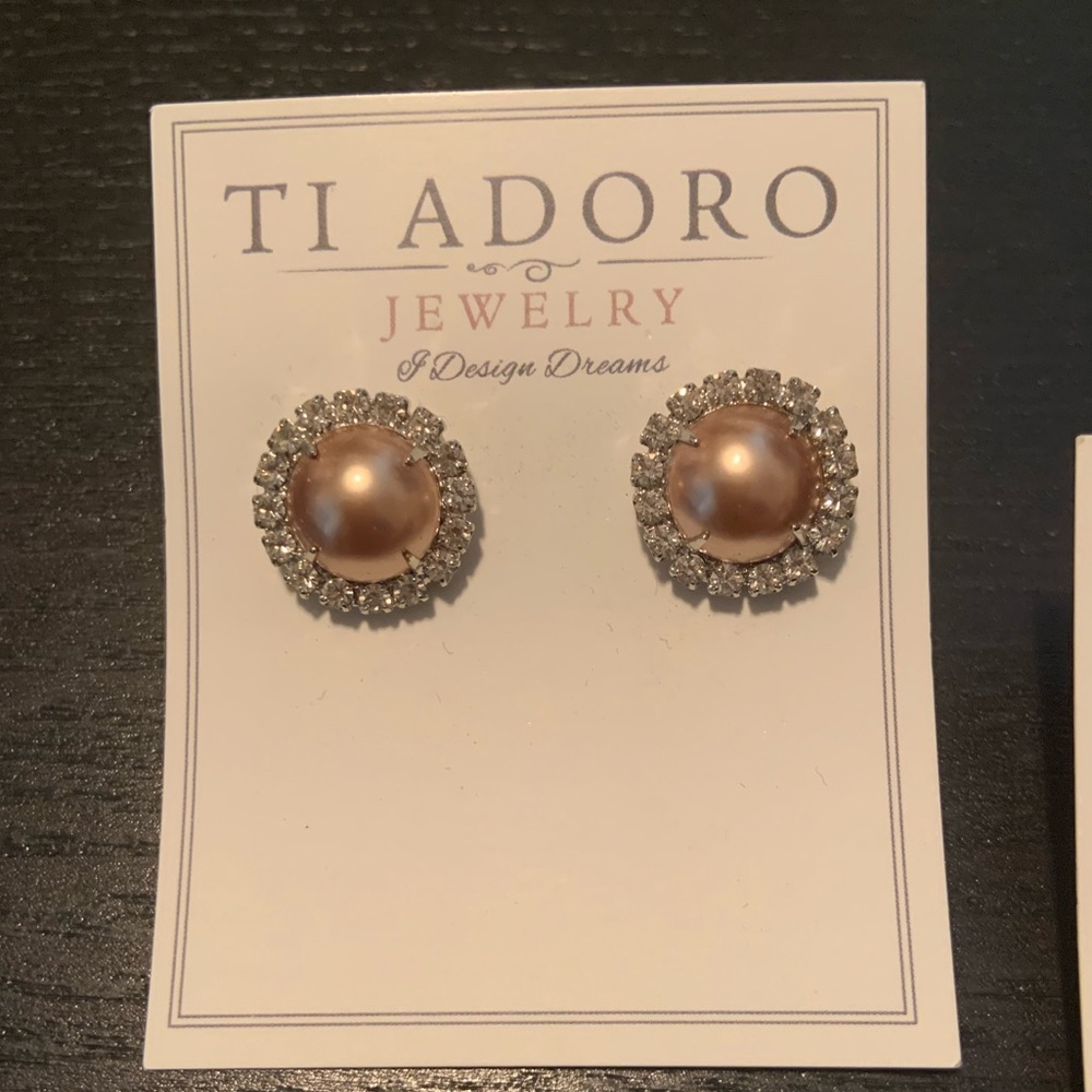 Ti Adoro studs with Halo